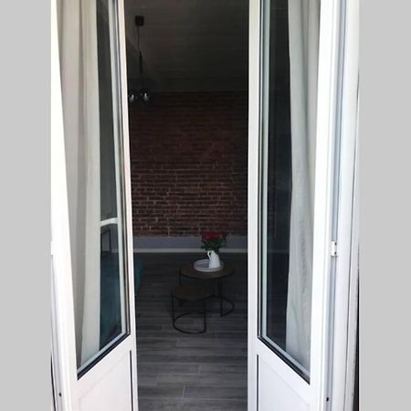 Mazzini Apartment Арона Екстериор снимка