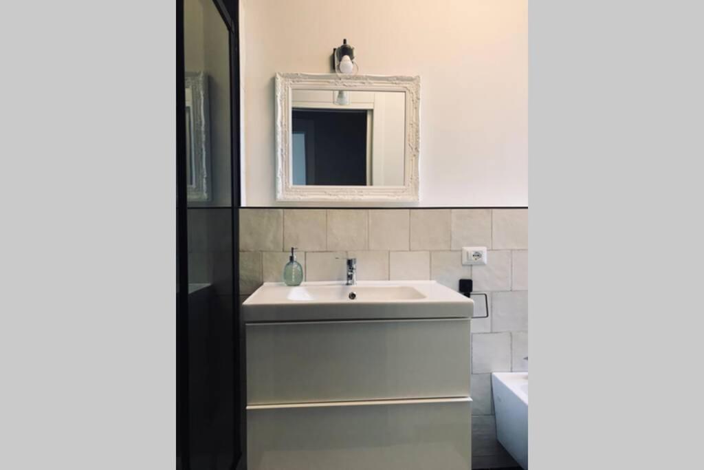 Mazzini Apartment Арона Екстериор снимка