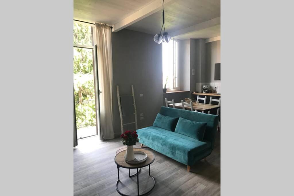 Mazzini Apartment Арона Екстериор снимка