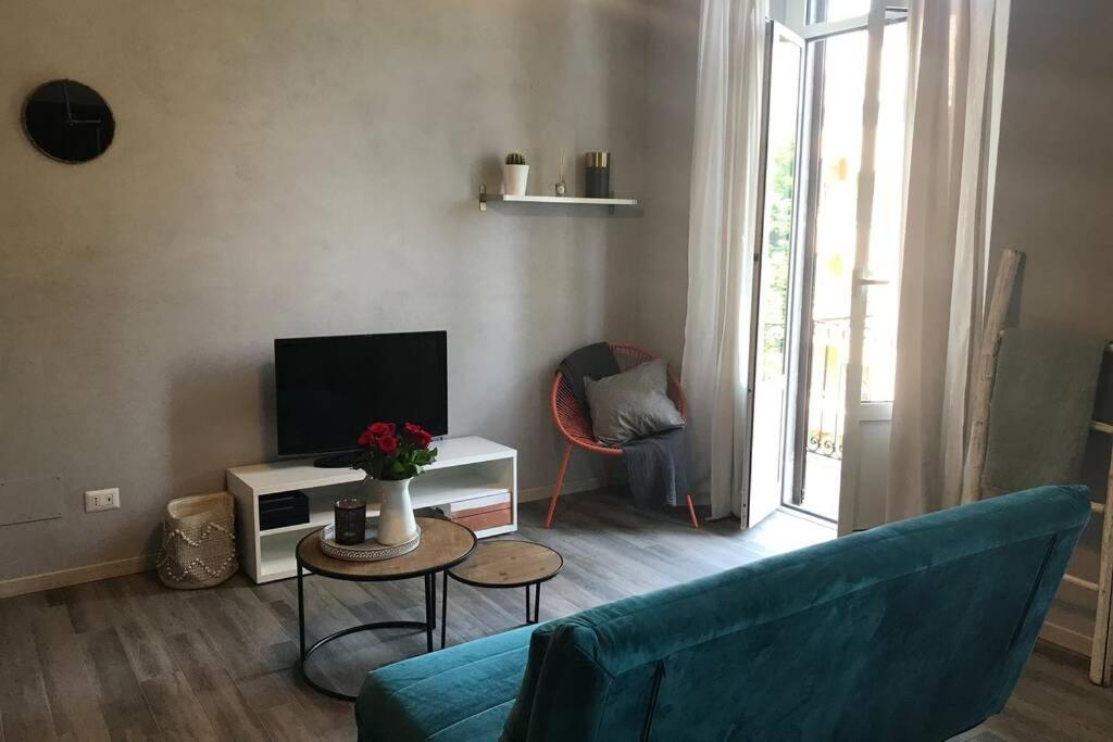 Mazzini Apartment Арона Екстериор снимка