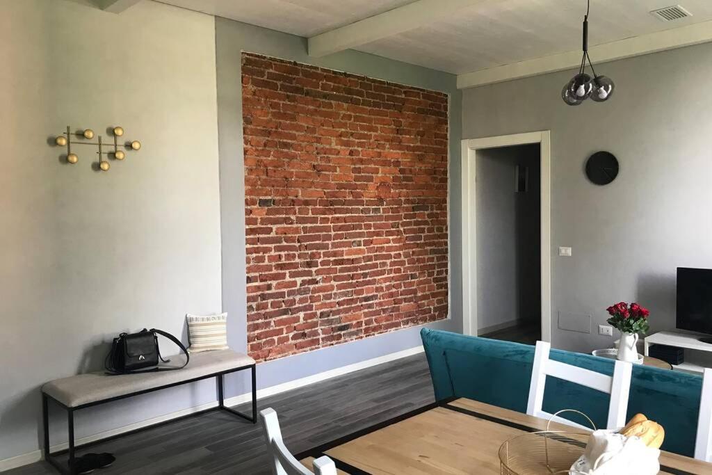 Mazzini Apartment Арона Екстериор снимка