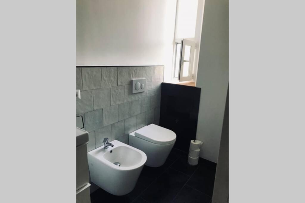 Mazzini Apartment Арона Екстериор снимка