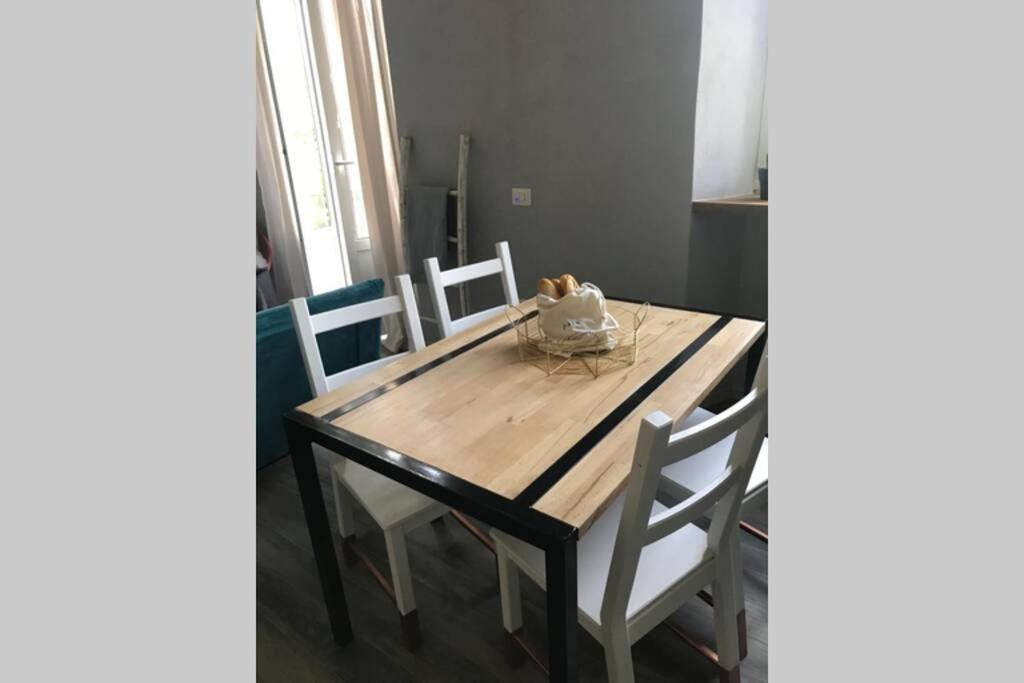 Mazzini Apartment Арона Екстериор снимка