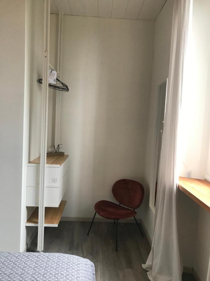 Mazzini Apartment Арона Екстериор снимка