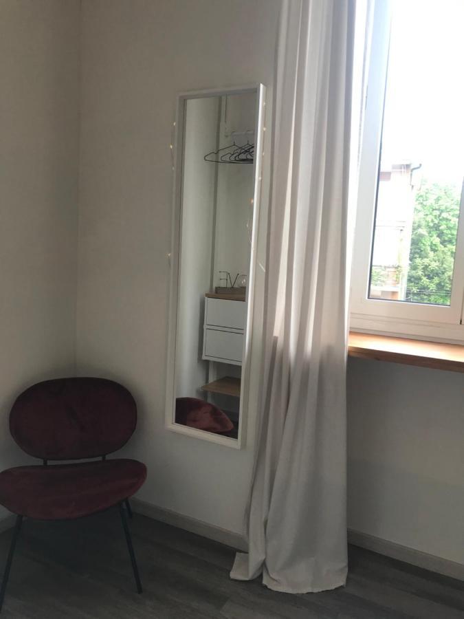 Mazzini Apartment Арона Екстериор снимка
